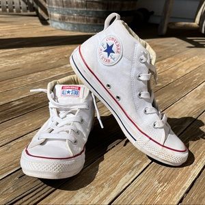 Converse - Chuck Taylors - White - Men’s 6 Women’s 8